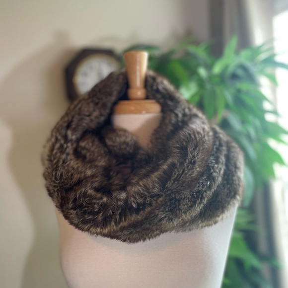 Faux fur brown infinity scarf OS - Picture 1 of 8